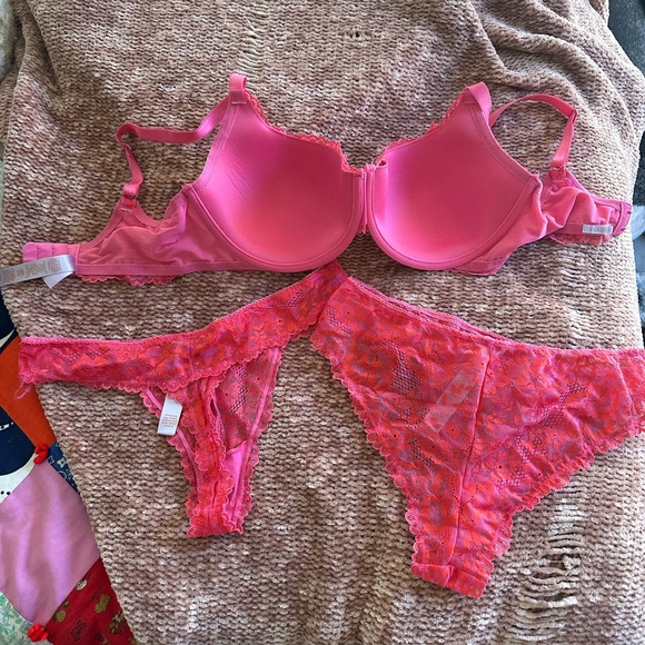 • Savage X Fenty Push Up Bra • - Picture 2 of 5